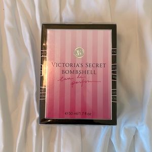 SOLD Victoria’s Secret Bombshell Eau de Parfum 50ml (1.7 fl oz) Bottle